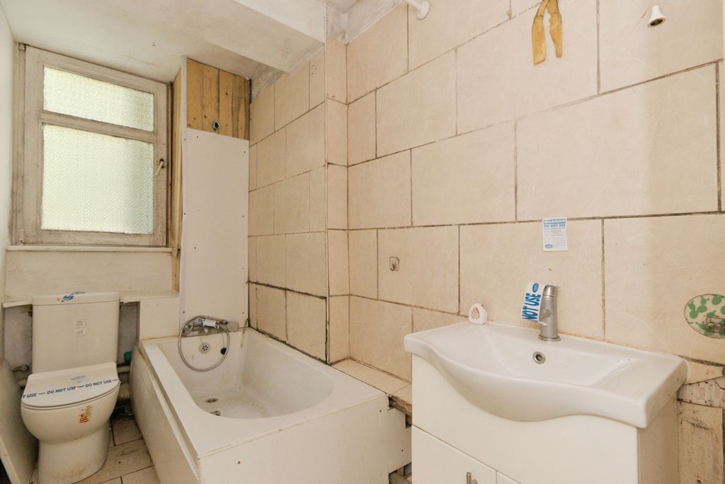 Property photo 3 of 6 Pbox-Img.Jpg