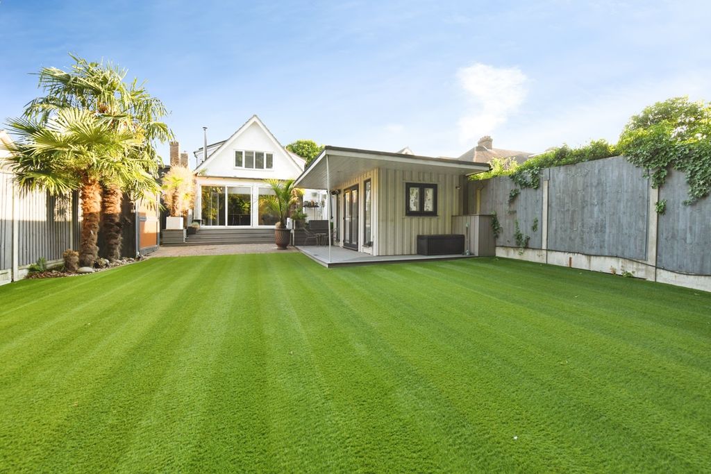 Property photo 1 of 19 Pbox-Img.Jpg