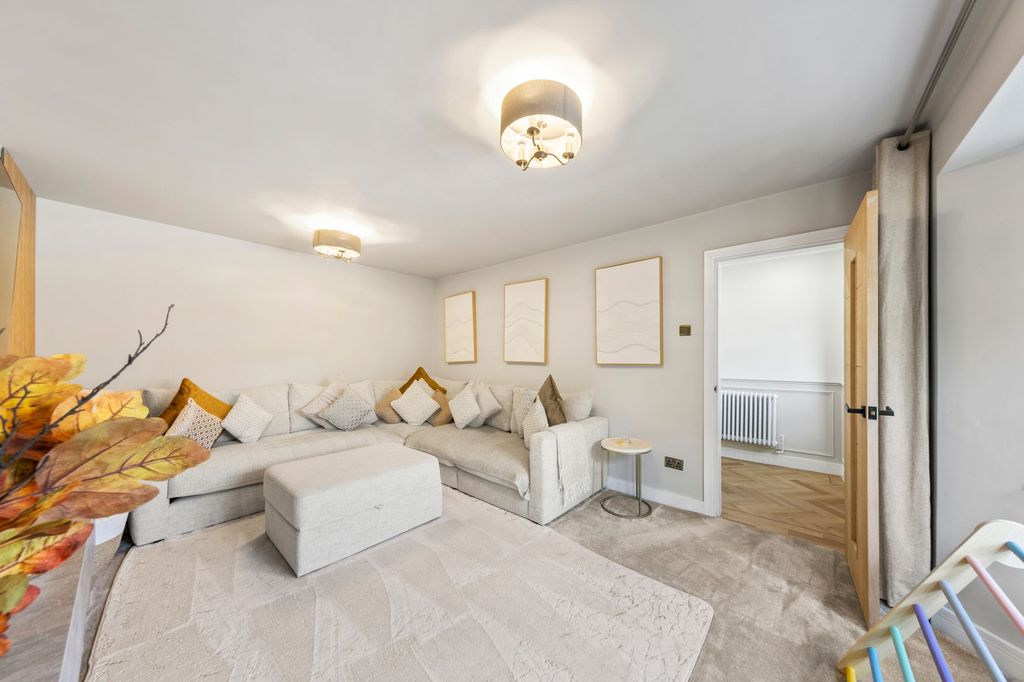 Property photo 2 of 39