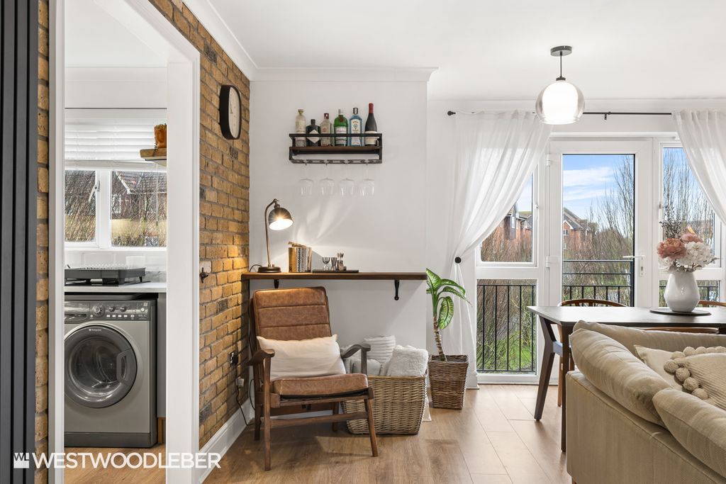 Property photo 3 of 15 Dixonscourt_9