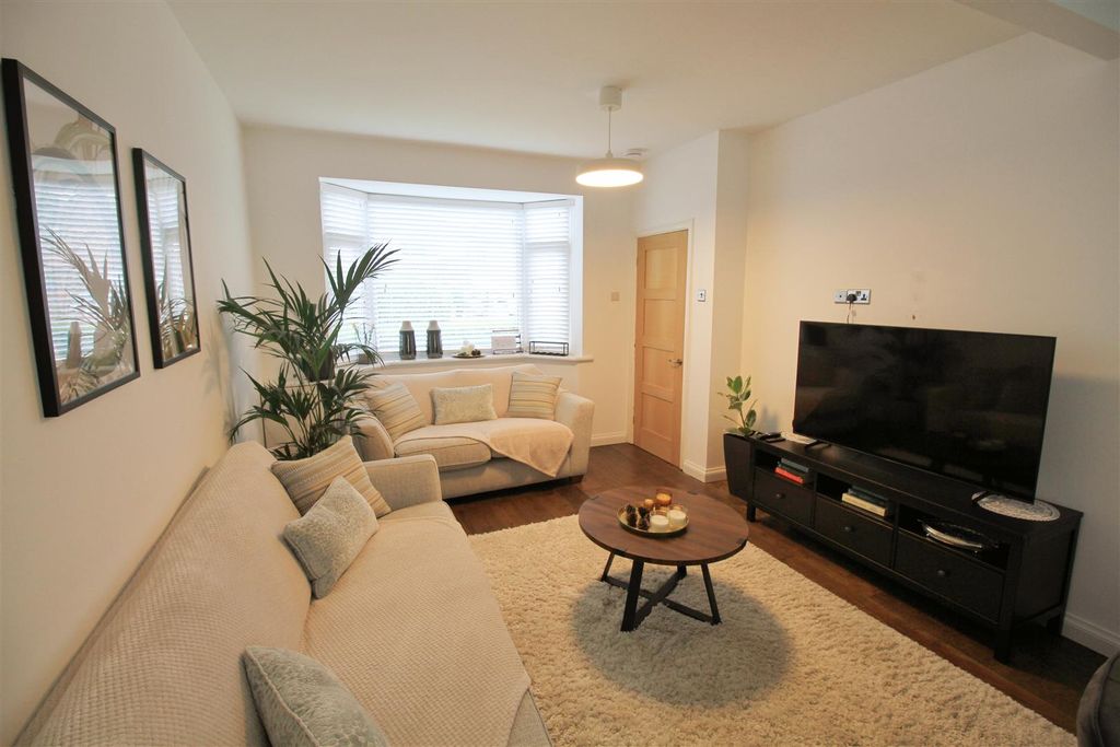 Property photo 2 of 14 Lounge..Jpg