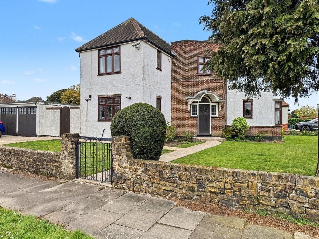Property photo 1 of 27