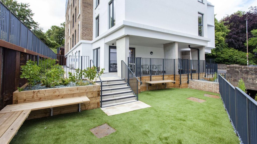 Property photo 3 of 21