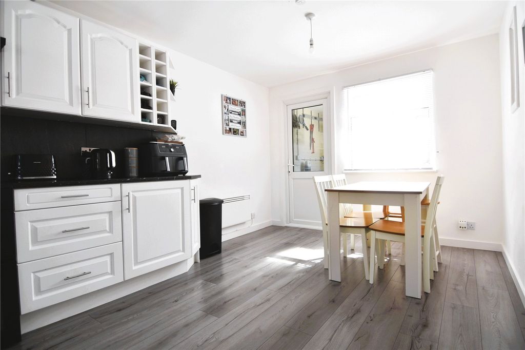 Property photo 2 of 18 Picture No. 23