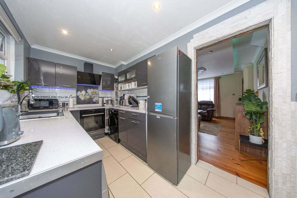 Property photo 3 of 29 Kitchen