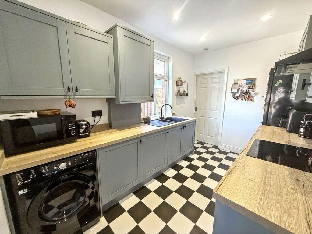 Property photo 3 of 14 2381465_W1048_H786.Jpg