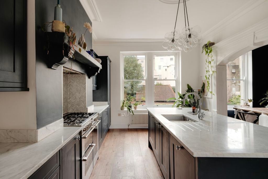 Property photo 1 of 17 Kitchen