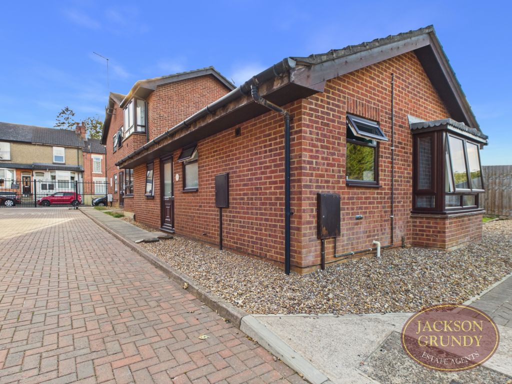 Property photo 1 of 10 Chaucer Street
