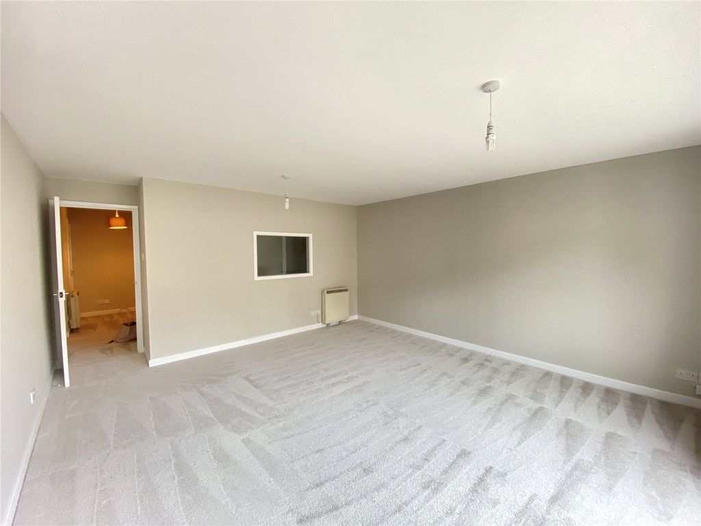 Property photo 3 of 7 Living Room