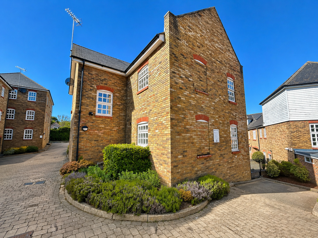 Property photo 1 of 17 Front (Exterior)