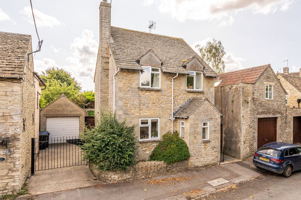 Property photo 1 of 11