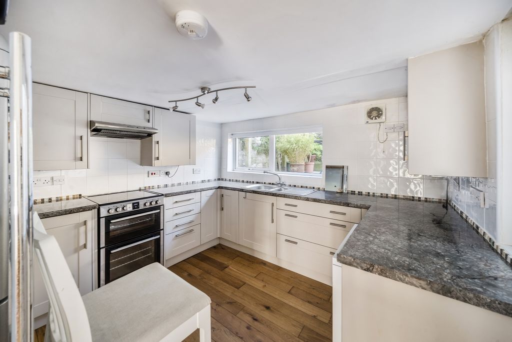 Property photo 3 of 19 1357870-13-68d2898207582