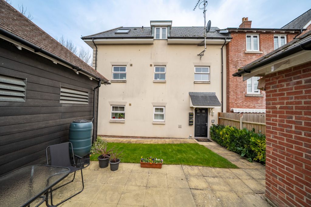 Property photo 1 of 27