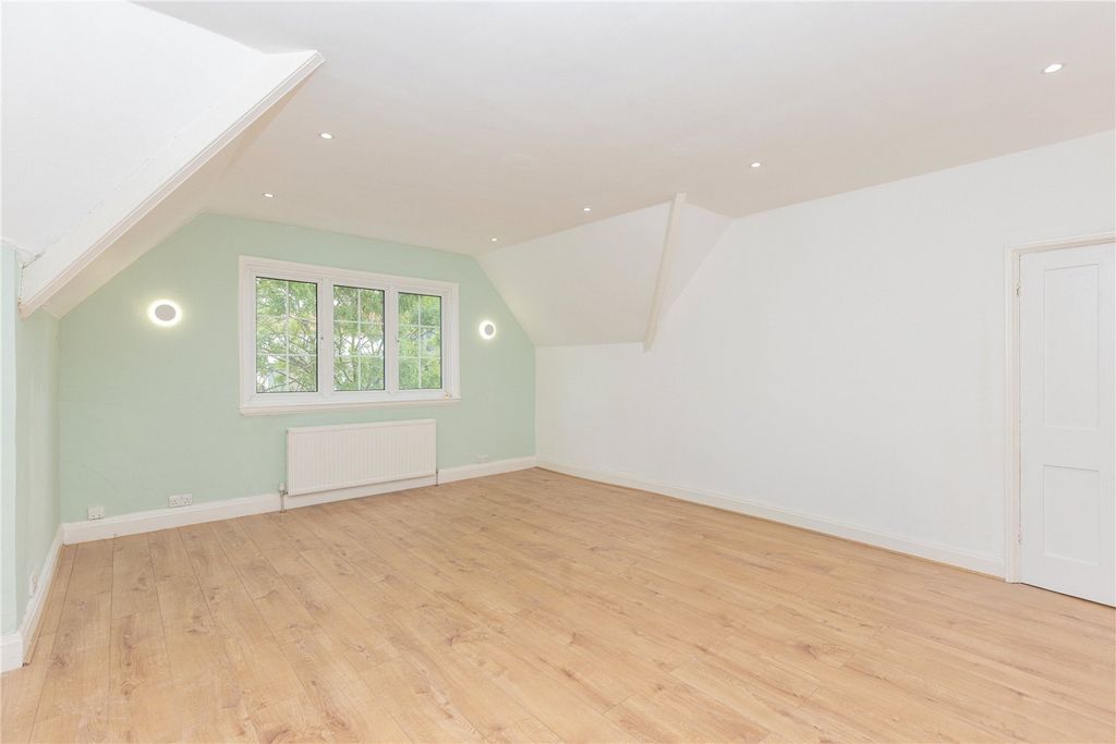 Property photo 3 of 12 Picture No. 28