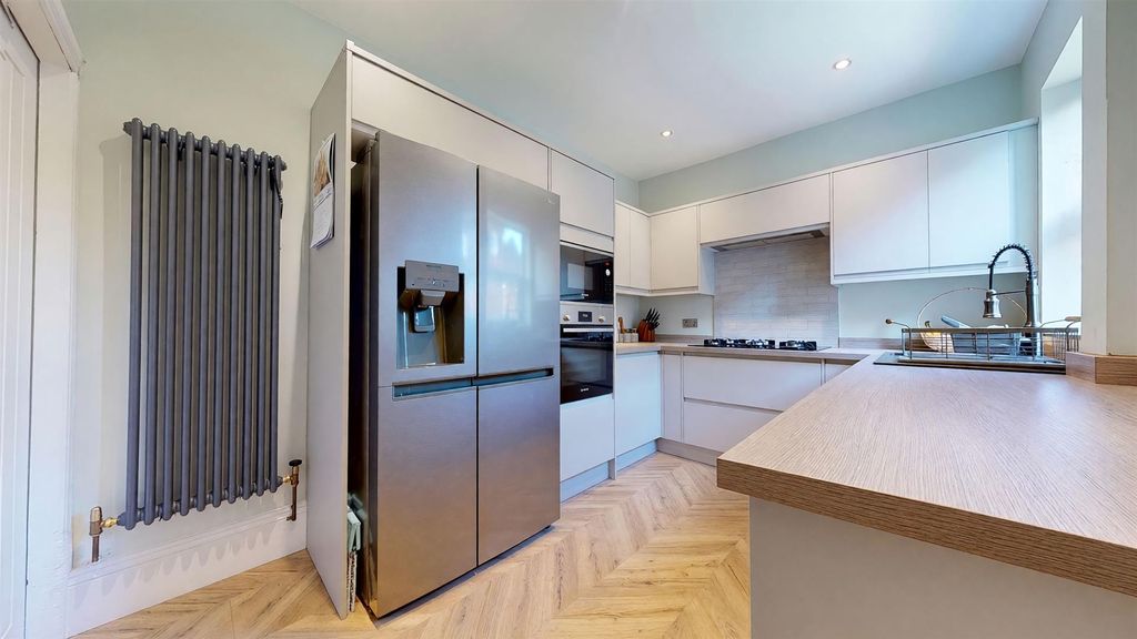 Property photo 3 of 25 Scotchbarn Lane Kitchen