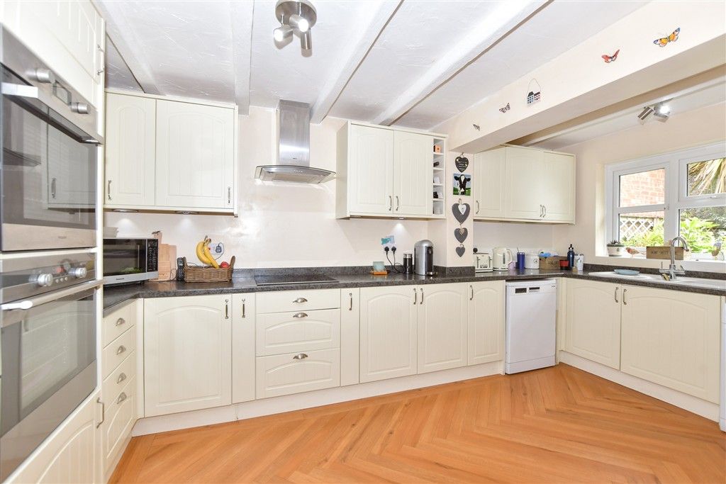 Property photo 2 of 14 Kitchen