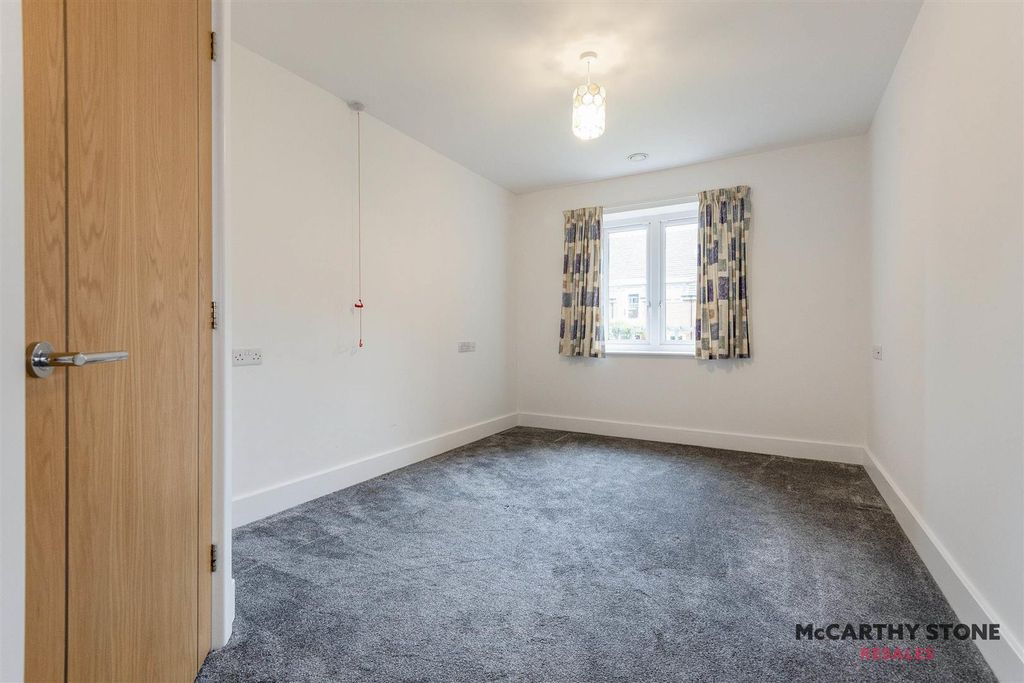 Additional image 7 of 1 bed flat for salePark House, Old Park Road, Hitchin SG5