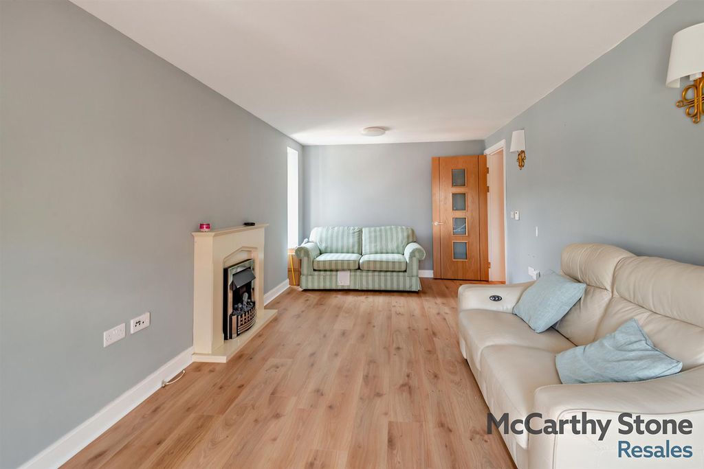 Property photo 3 of 25 8652142-Interior03-800.Jpg