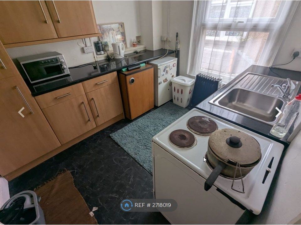 Property photo 3 of 5 Kitchen