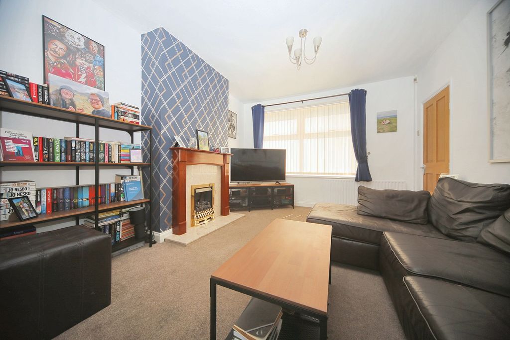 Property photo 2 of 27