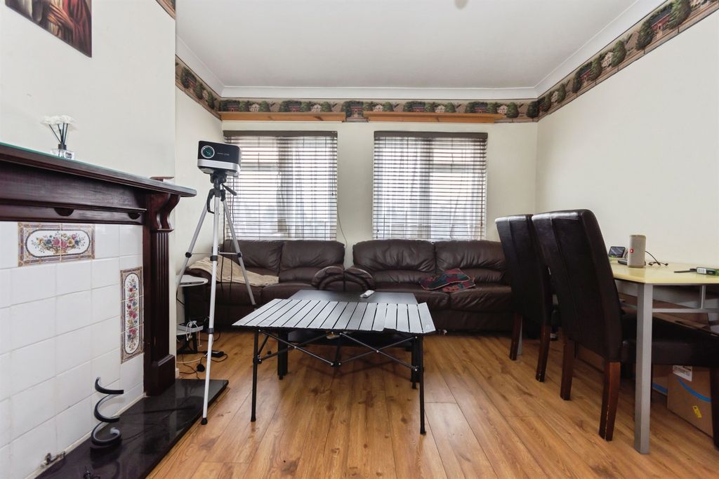 Property photo 2 of 17