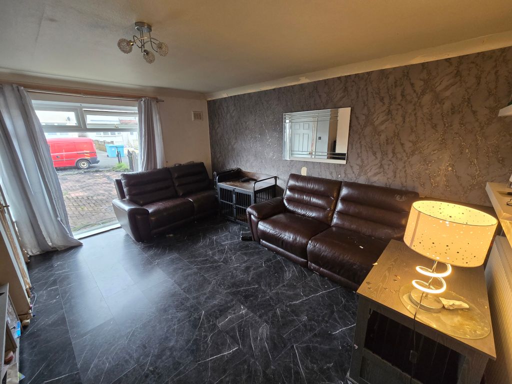 Property photo 2 of 11 2