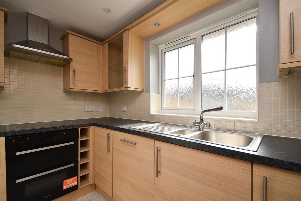 Property photo 3 of 15 Kitchen