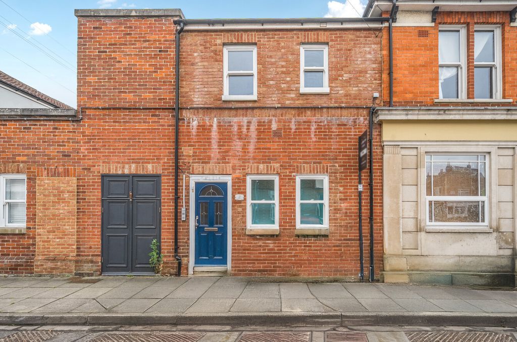 Property photo 1 of 8 1320171-12-686Ba0...