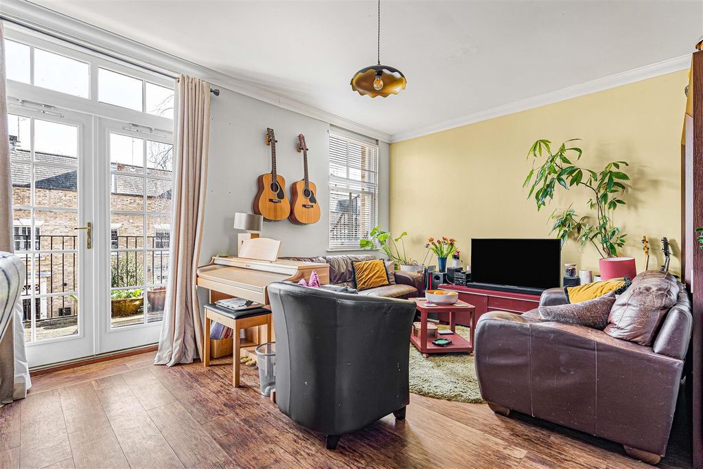 Property photo 3 of 15 6_74854.Jpg