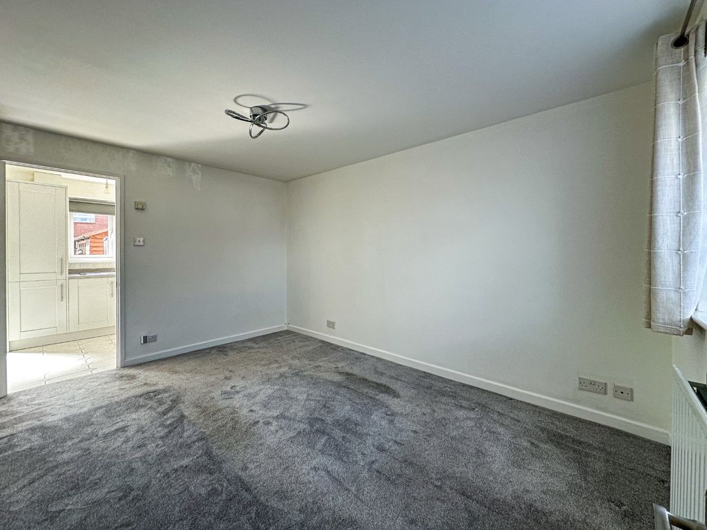Property photo 2 of 15 4339663