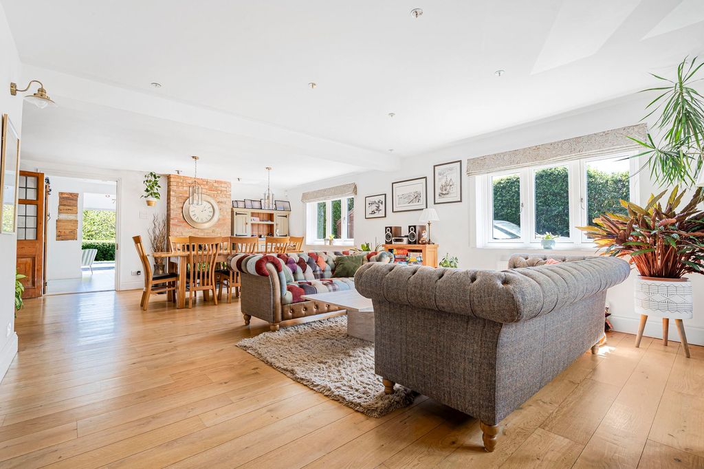 Property photo 2 of 33