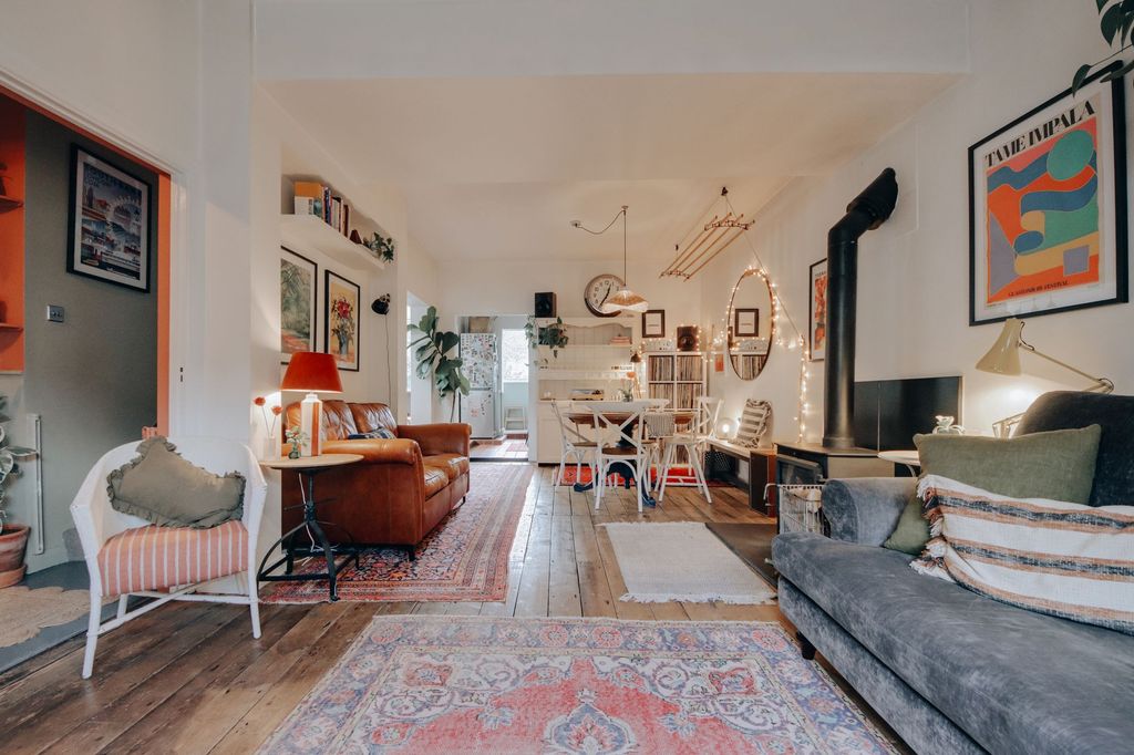 Property photo 1 of 16 Living Room