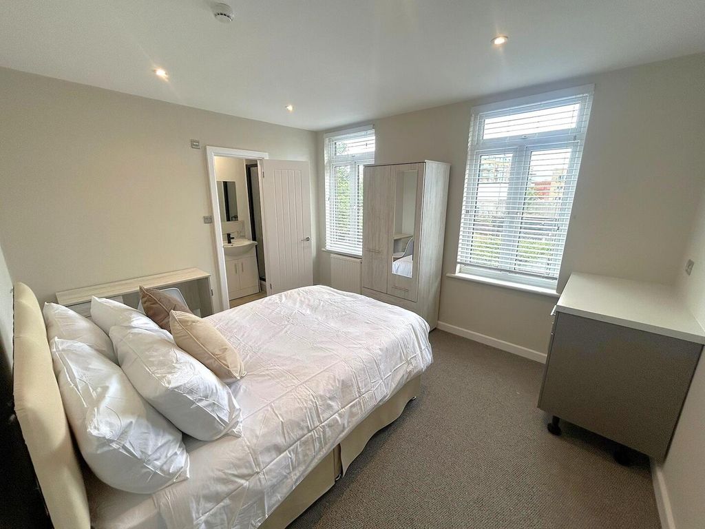 Property photo 1 of 5 Bedroom