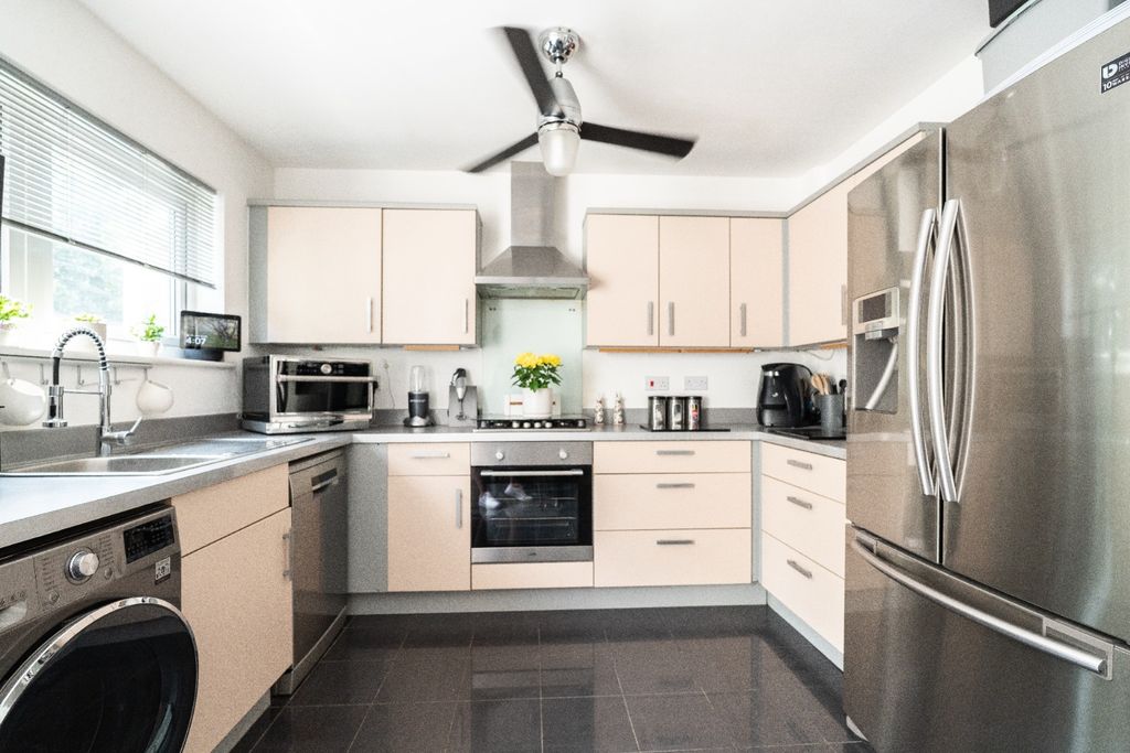 Property photo 2 of 25 4075922