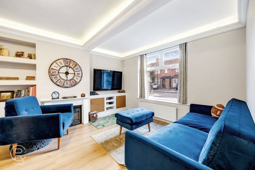 Property photo 3 of 18