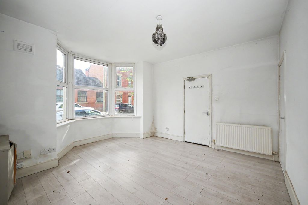 Property photo 2 of 15 15A Lorraine Avenue, Preston, Lancashire, Pr2 3Bl