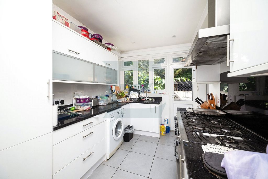 Property photo 2 of 18 Picture No. 12