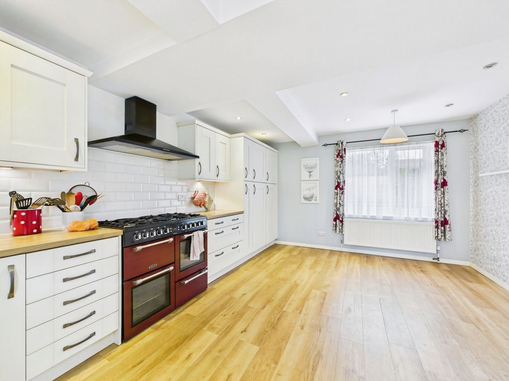 Property photo 2 of 20 3Ffa5690-Cam04018G0-Pr0428-Still004