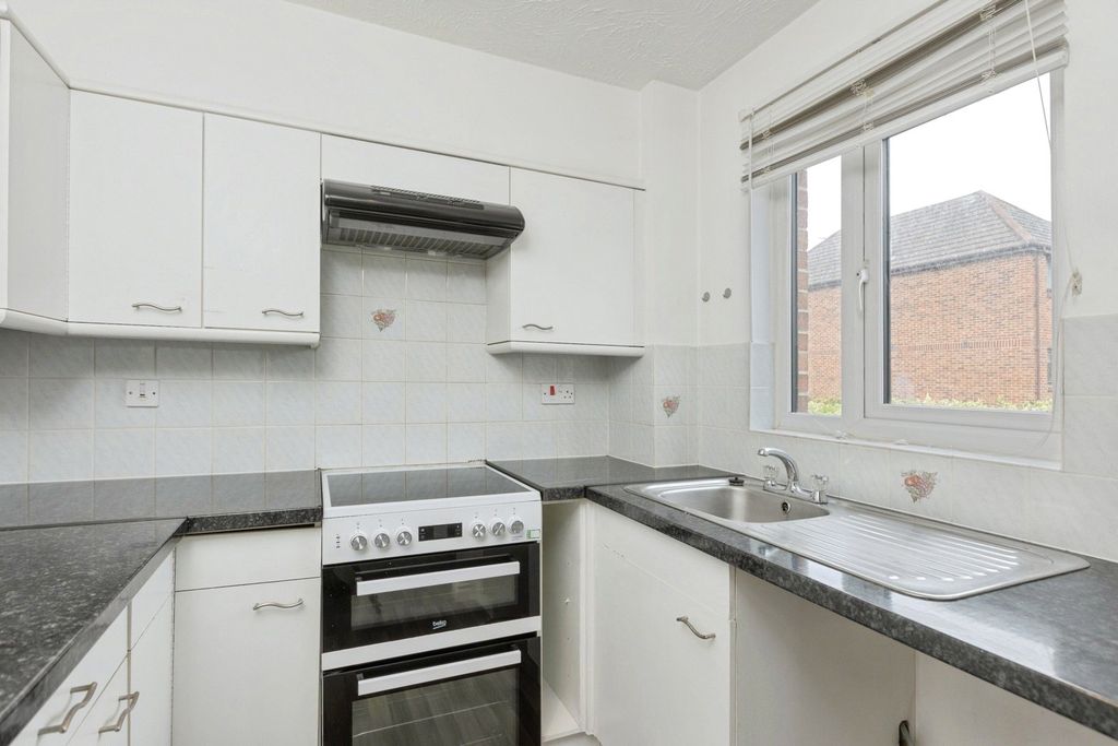 Property photo 3 of 9 Kitchen
