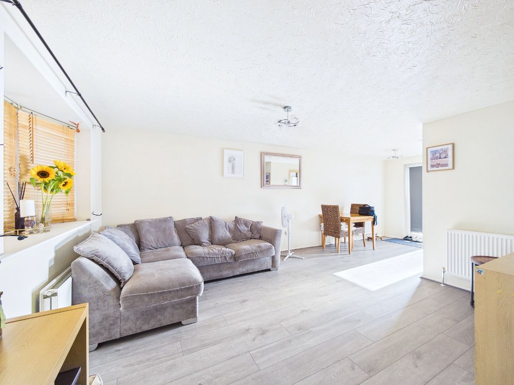 Property photo 3 of 12 5069113