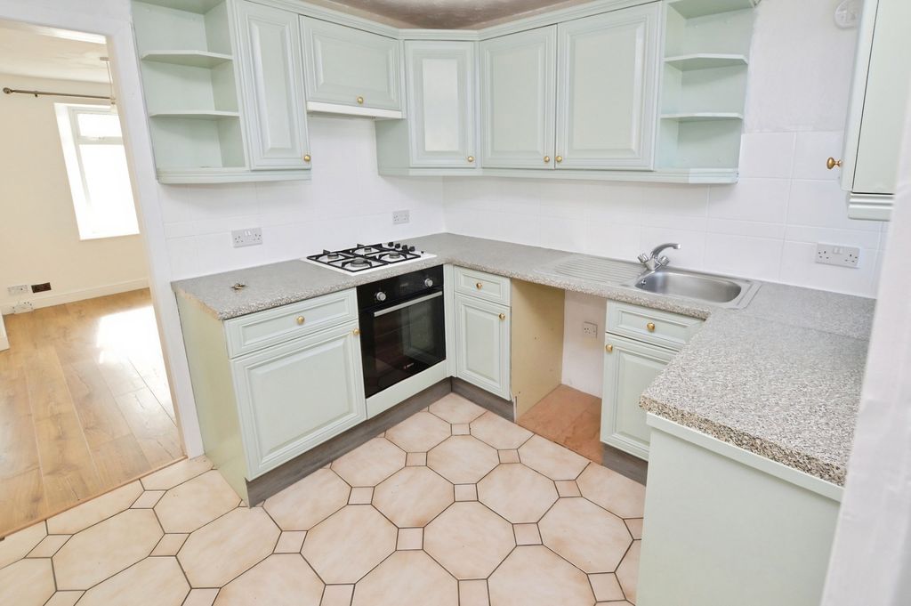 Property photo 3 of 11 3 - Kitchen