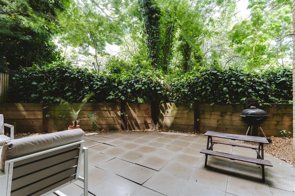 Property photo 2 of 18 Upper Clapton Road-11.Jpg