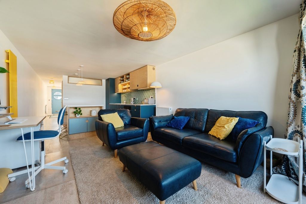 Property photo 2 of 26 Living Room