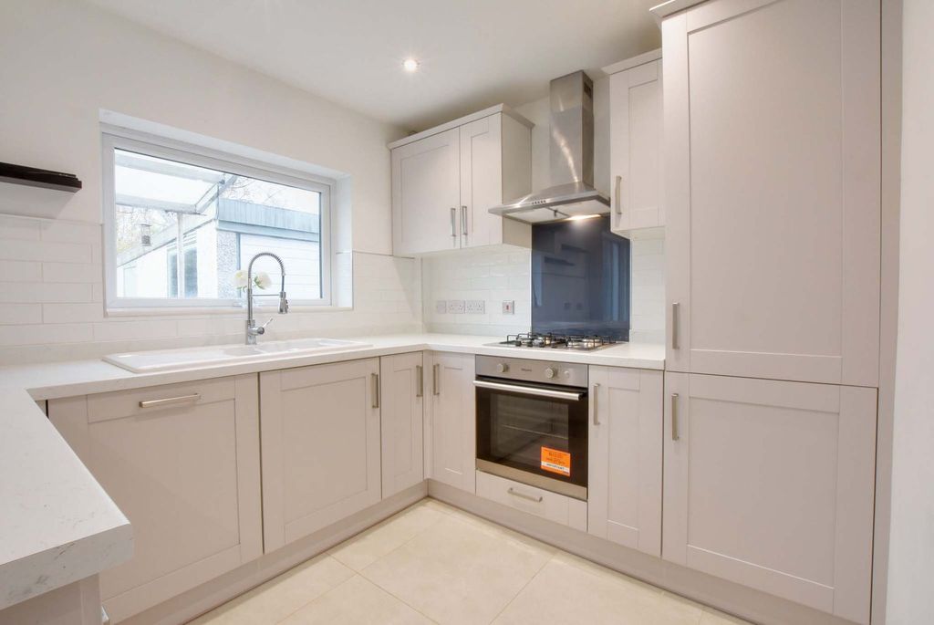 Property photo 3 of 26