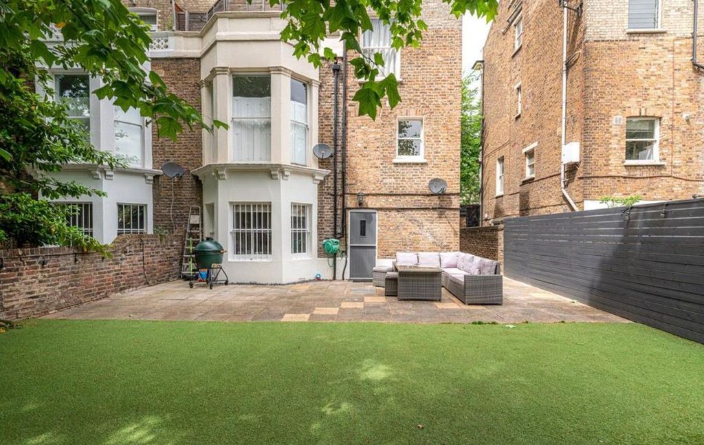 Property photo 2 of 28