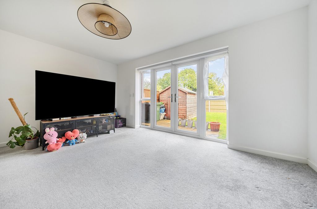 Property photo 3 of 11 1349903-12-68c158...