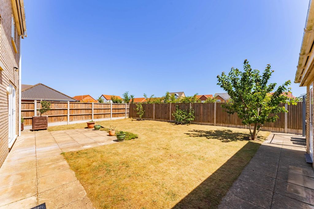 Property photo 2 of 23