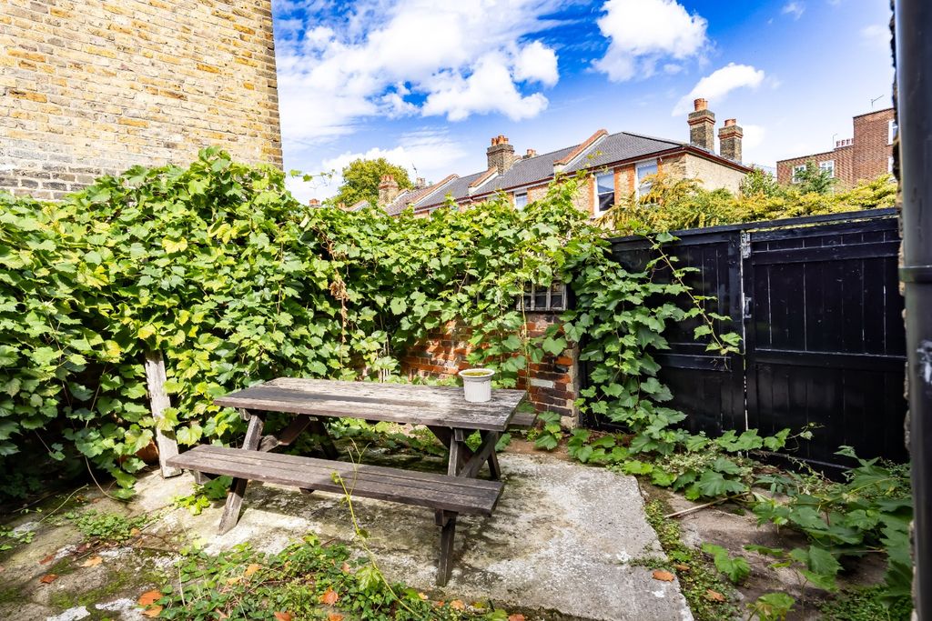 Property photo 3 of 19 4526675