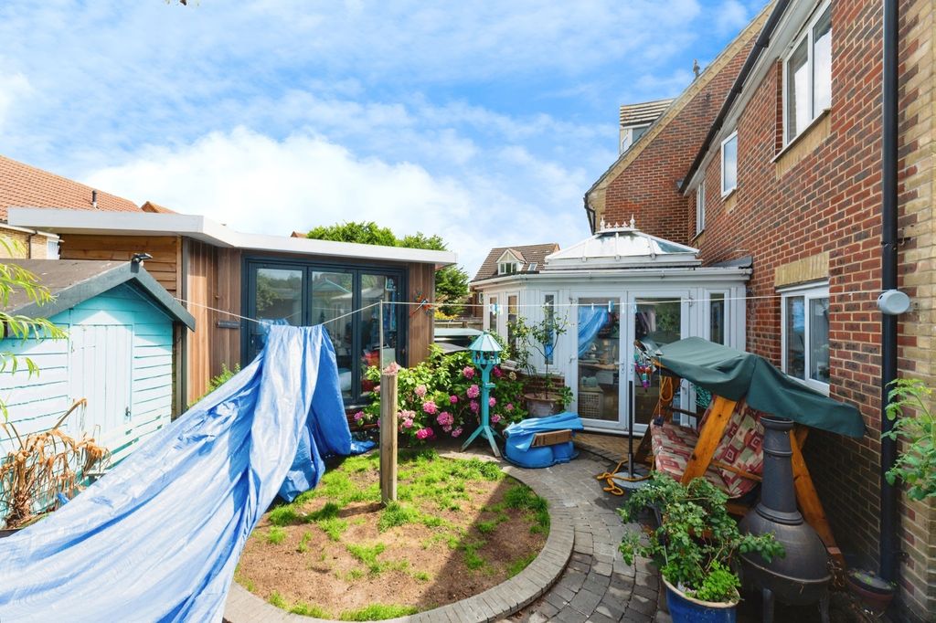 Property photo 2 of 17 Photo
