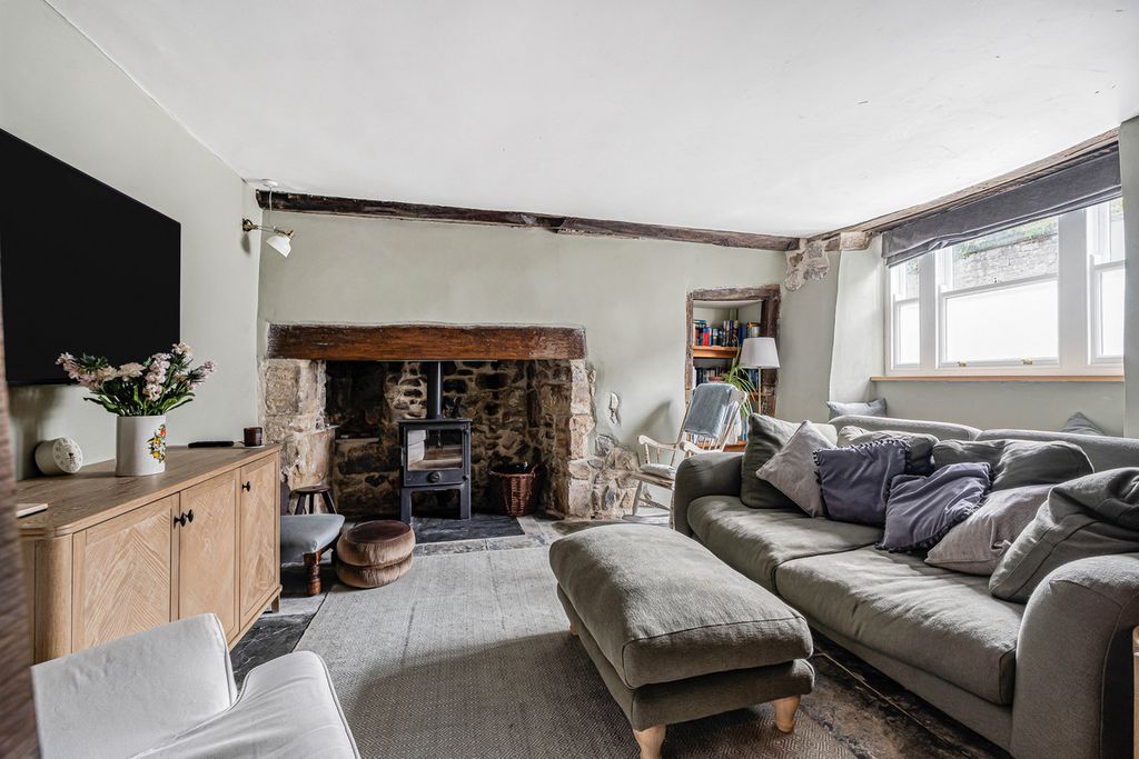 Property photo 2 of 22